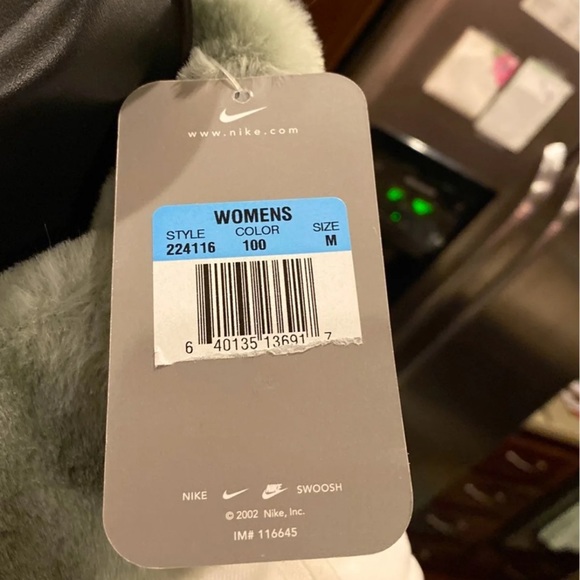 NWT Nike Vest Size Medium - Picture 7 of 11